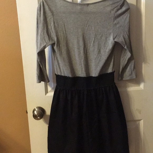 Crimson Ivy Quarter Sleeve Midi Dress - Picture 2 of 5